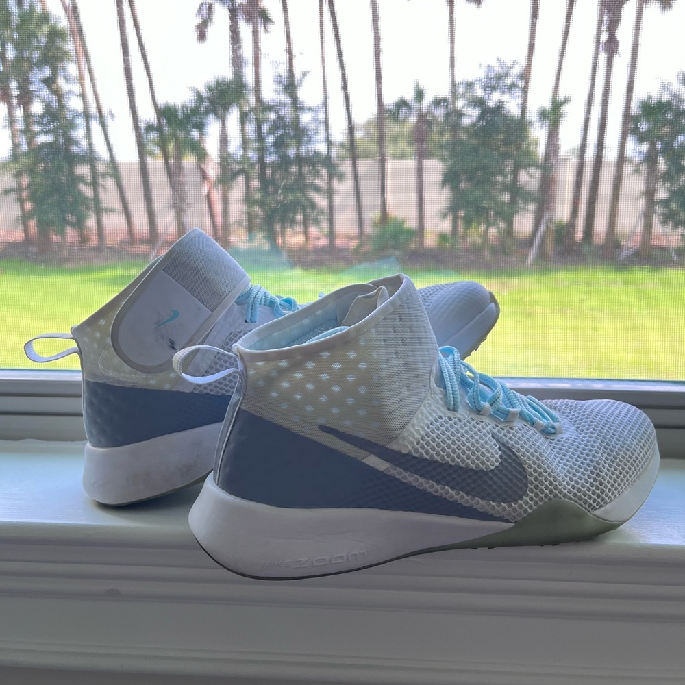 Nike Zoom Air Strong 2 size 9 women’s